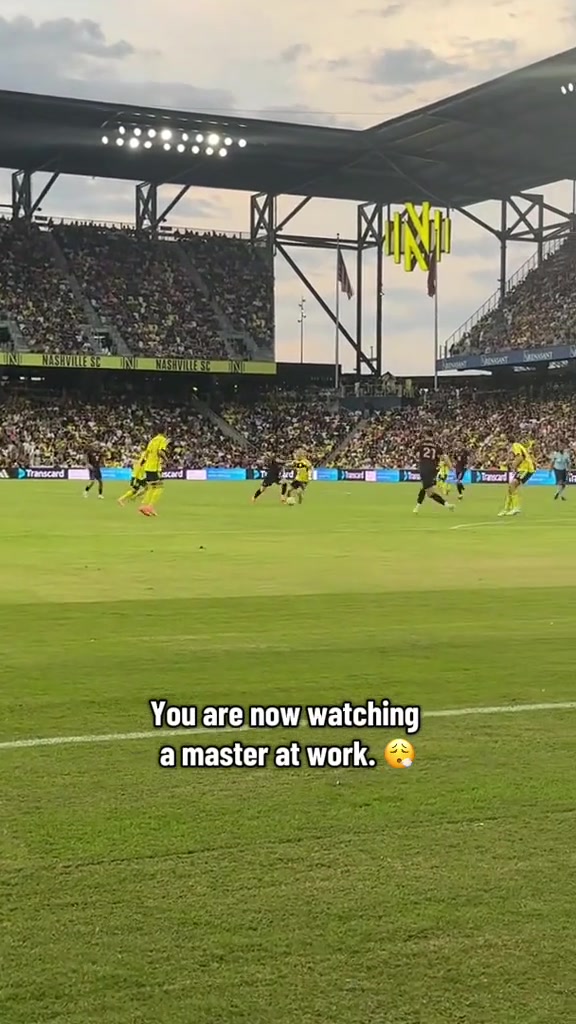 接化发现场实拍梅西这球进得是真潇洒流畅